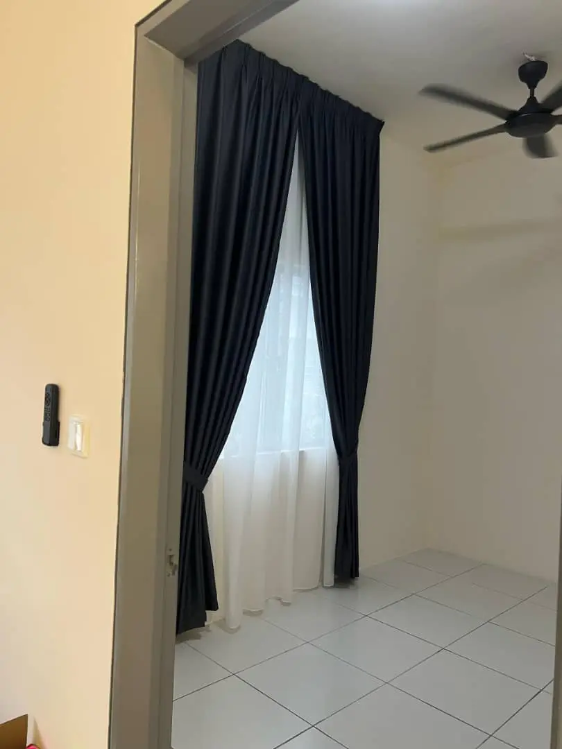 Minimalist curtain design for studio apartment in KLCC by Khan Amin Enterprise